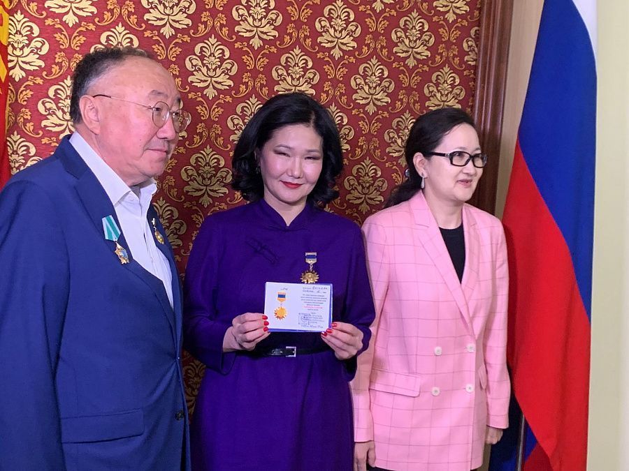 Фото Министру культуры Бурятии и ее бывшему заместителю вручили монгольские награды