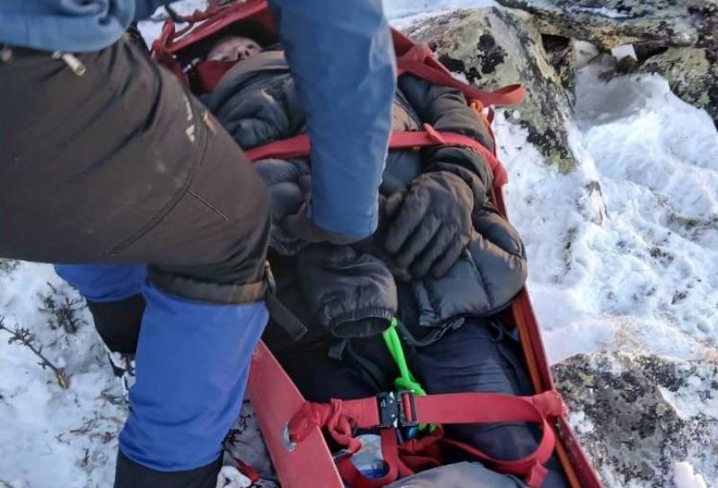 Фото В Бурятии турист сломал ногу при подъеме на Пик Любви