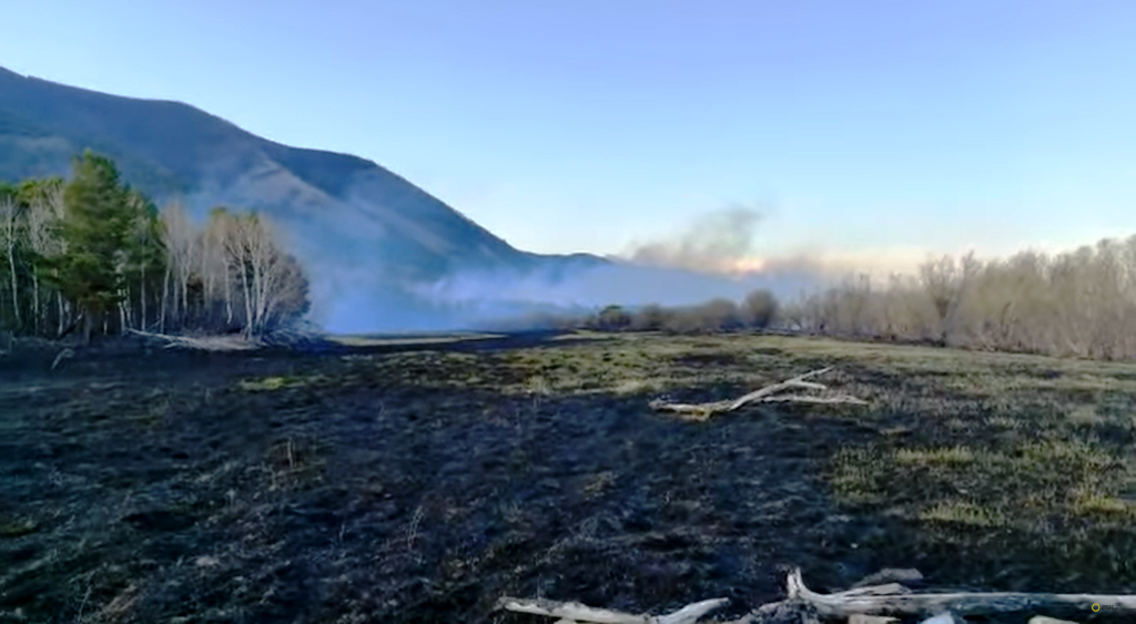 Фото 108 человек сражались с лесными пожарами в Бурятии
