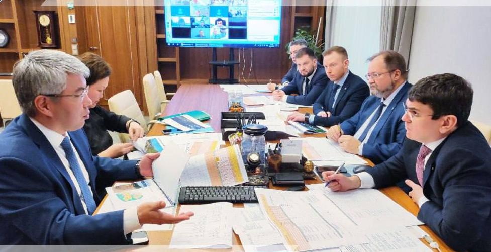 Фото Замминистра строительства и ЖКХ РФ обсудил реализацию проекта «5 морей и озеро Байкал» с главой Бурятии
