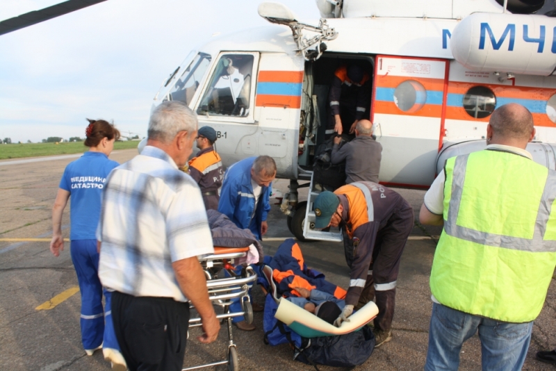 Фото Спасатели эвакуировали пожилую туристку с горы Шумак