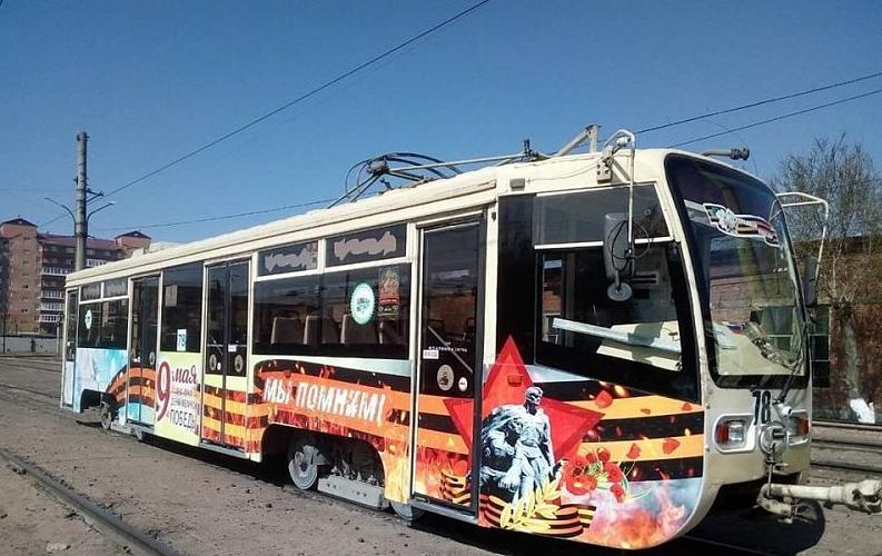 Фото В Улан-Удэ на линии вышли украшенные ко Дню Победы трамваи