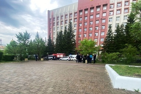 Фото В Чите сотрудников правительства эвакуировали из-за сообщения о минировании