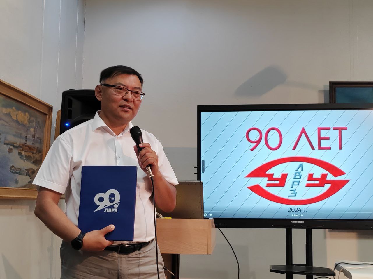 Фото В Бурятии к 90-летию ЛВРЗ выпустили фундаментальное издание   