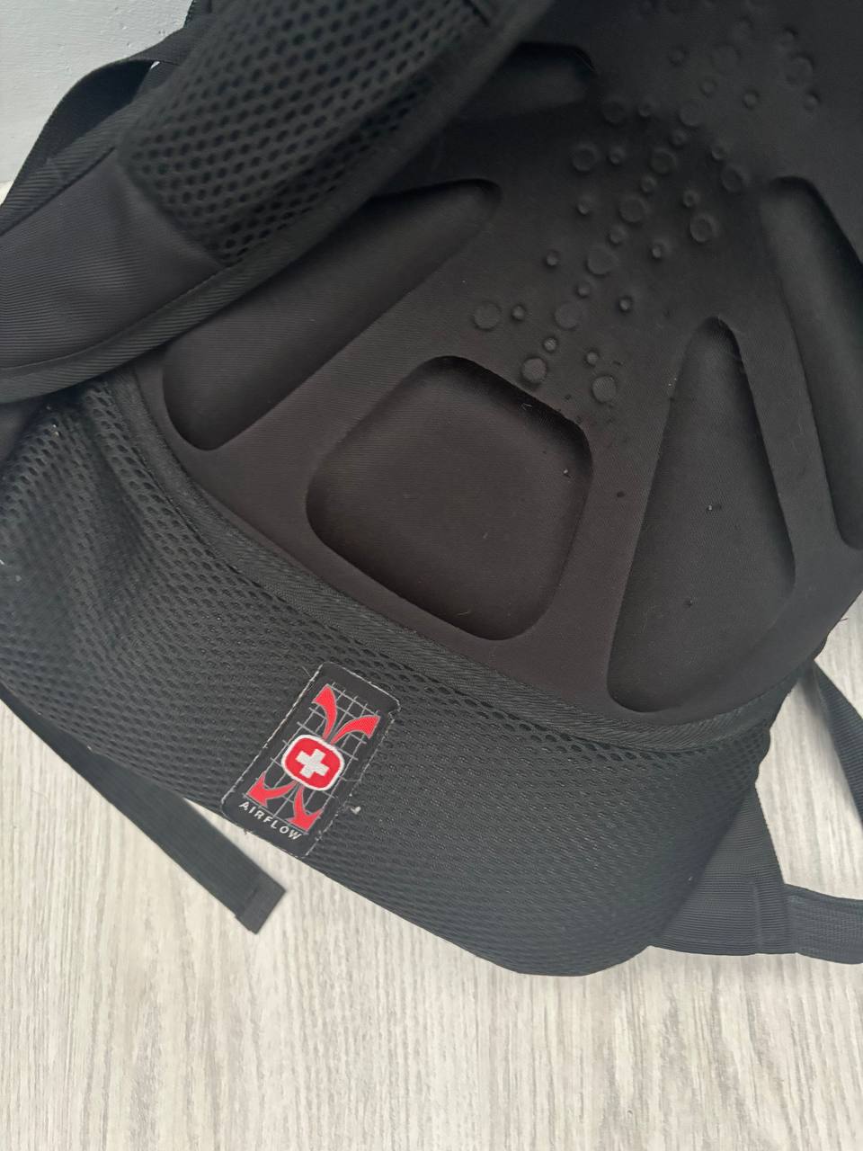 Фото В Бурятии вор оставил за ненадобностью похищенные рюкзаки в другом дворе