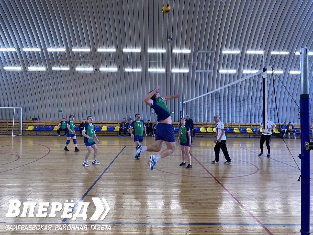 Фото В районе Бурятии выявили лучших медиков-волейболистов