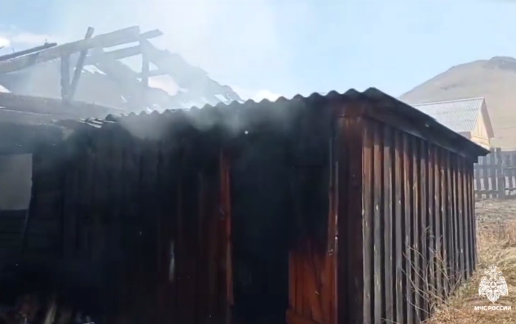 Фото В районе Бурятии огнеборцы нашли сильно обгоревшее тело мужчины