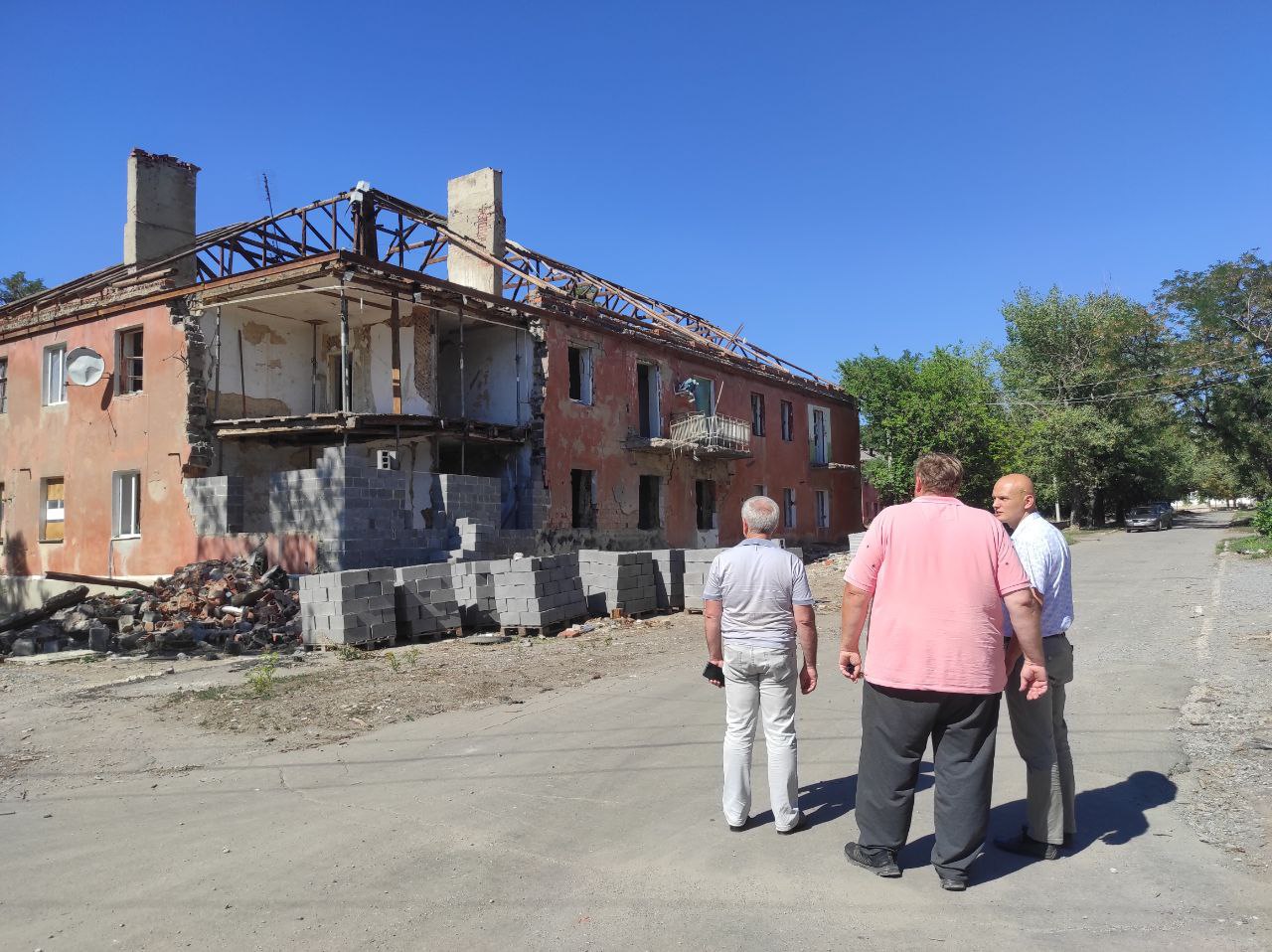 Фото Бурятия помогает Старобешевскому району ДНР в восстановлении разбомбленных домов 