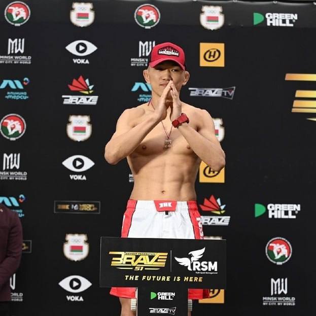 Фото Бурятский борец победил американца на турнире по MMA в США