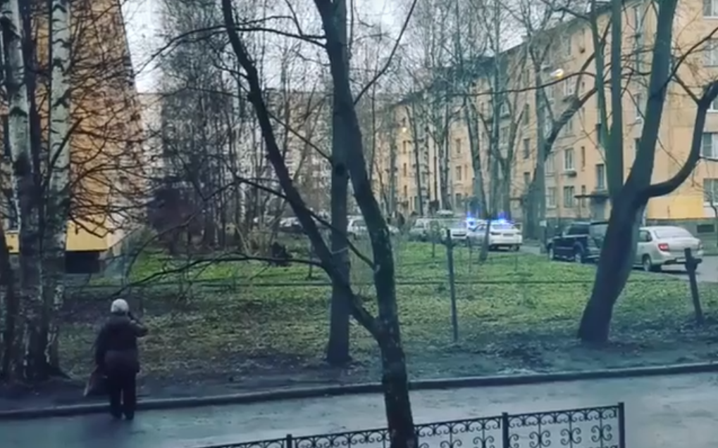 Фото В пригороде Санкт-Петербурга отец захватил собственных детей в заложники (ВИДЕО)