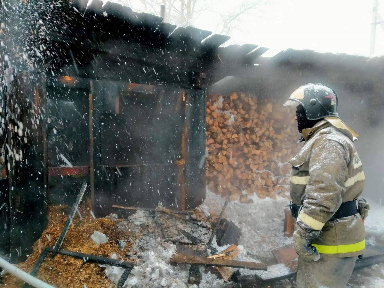 Фото В селе Бурятии сгорел гараж с иномаркой