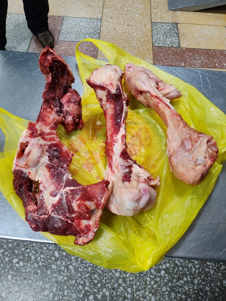 Фото Жительница Монголии попыталась ввезти в Бурятию сырые кости без документов