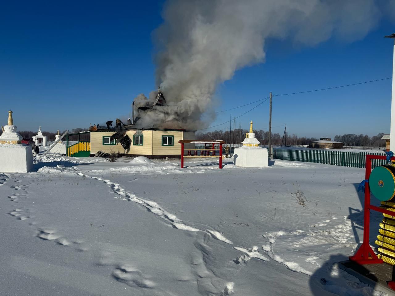 Фото В Бурятии на восстановление сгоревшего дацана собрали более 1 млн. рублей 