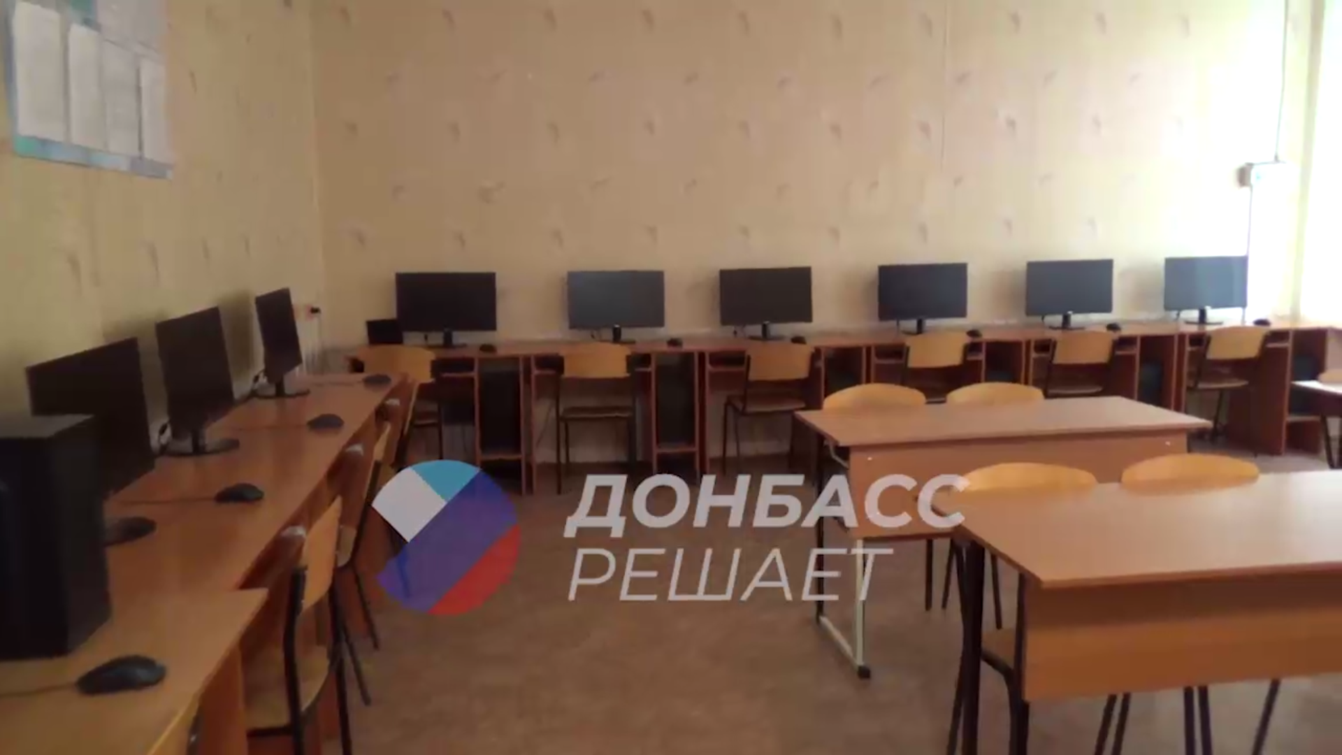 Фото Бурятия обеспечила все школы Старобешевского района ДНР компьютерными классами