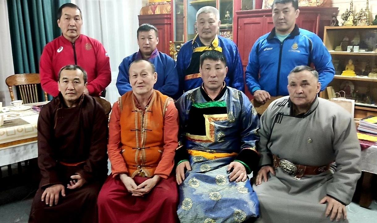 Фото Спортивные тренеры Бурятии пришли в гости к главе буддистов России