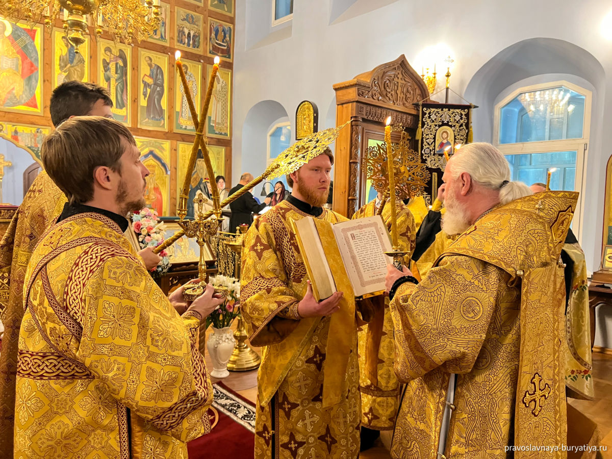 В Бурятии прошла Воскресная Божественная Литургия в честь апостолов Петра и  Павла | 06.11.2022 | Новости Улан-Удэ - БезФормата