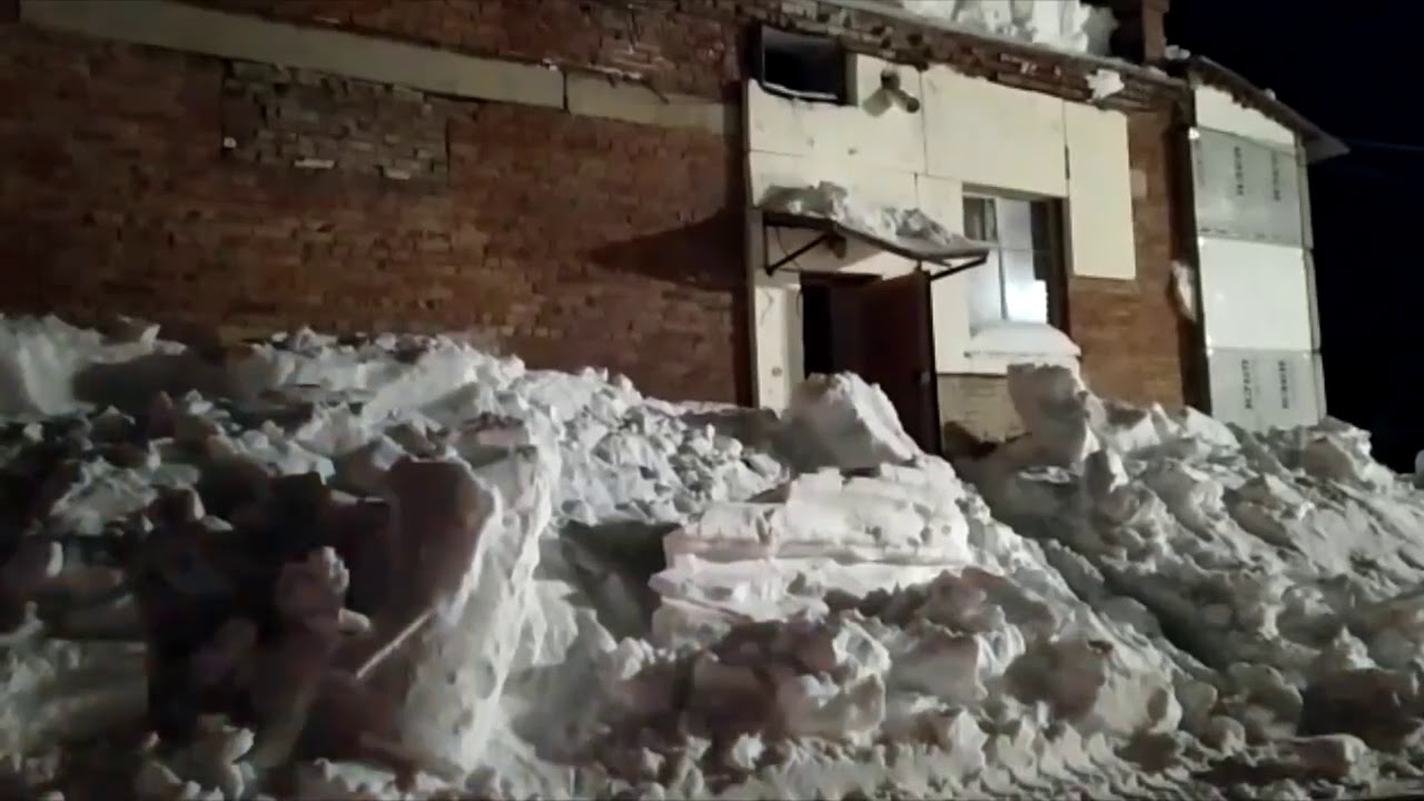 Фото Девушка из Бурятии погибла при обрушении крыши в Новосибирске