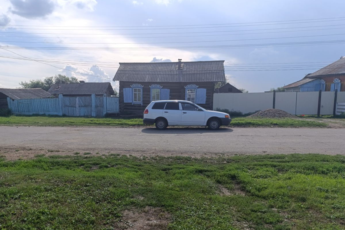 Фото В селе Бурятии выбежавший на дорогу ребенок попал под машину
