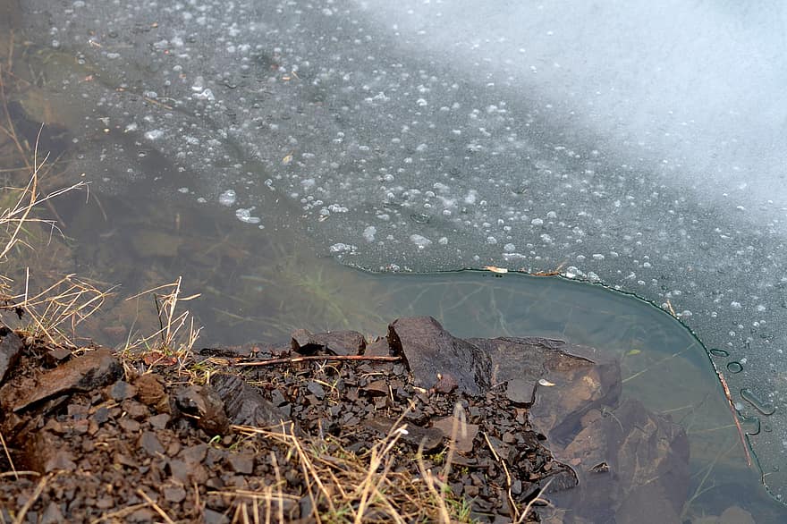 Фото В Бурятии провалились под лед и утонули отец и сын