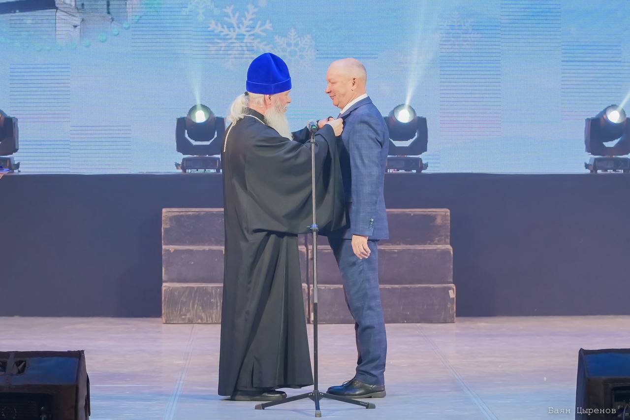 Фото Руководитель театра «Забава» получил медаль священномученика Ефрема Селенгинского II