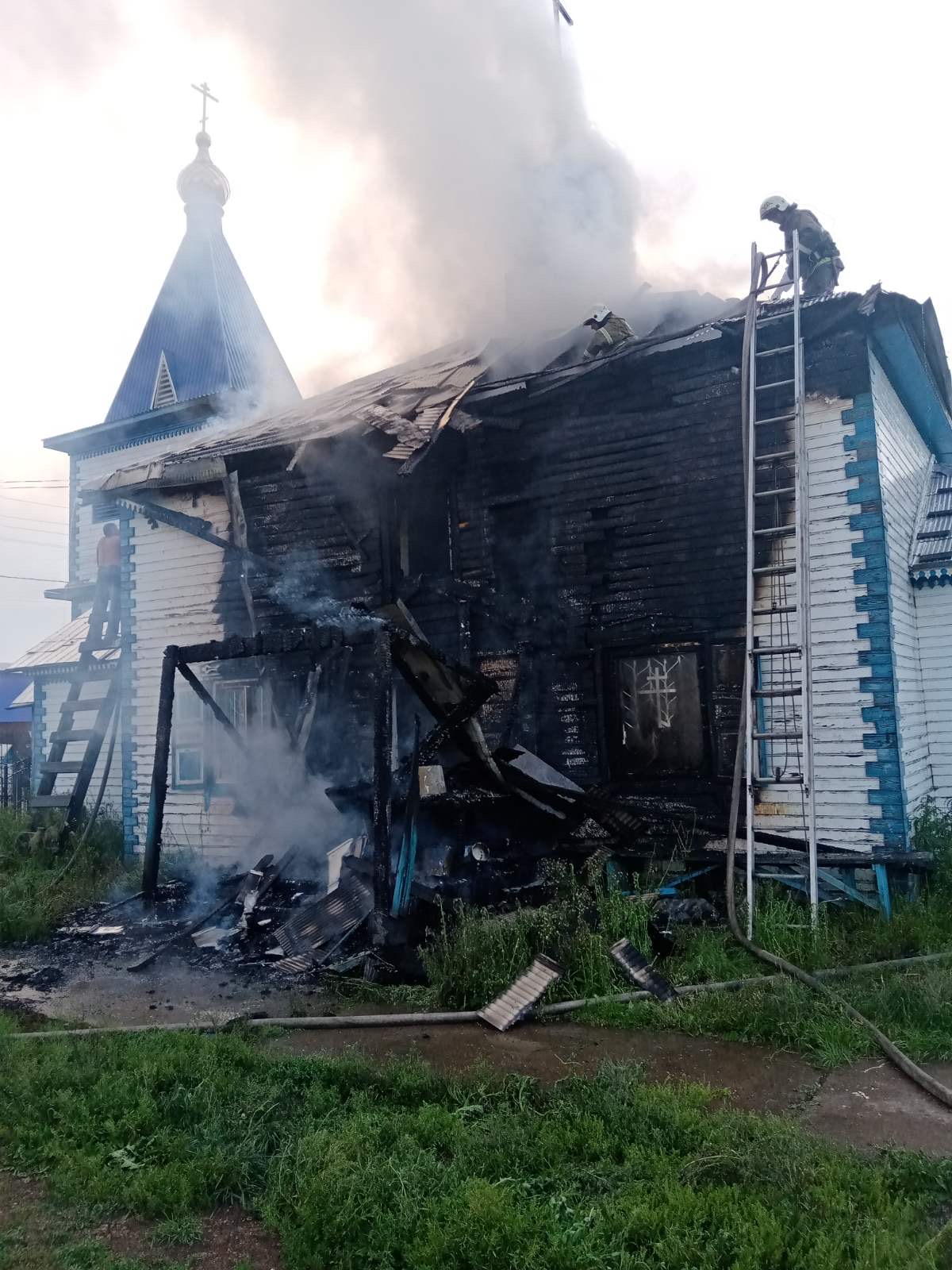 Фото В районе Бурятии чуть не сгорела церковь (ФОТО)