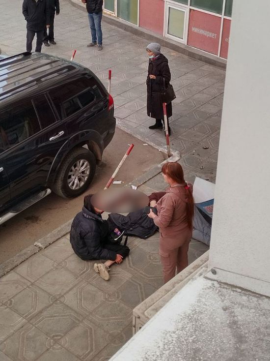 Фото В Улан-Удэ мужчина разбился, упав с 11-го этажа (ФОТО 18+)