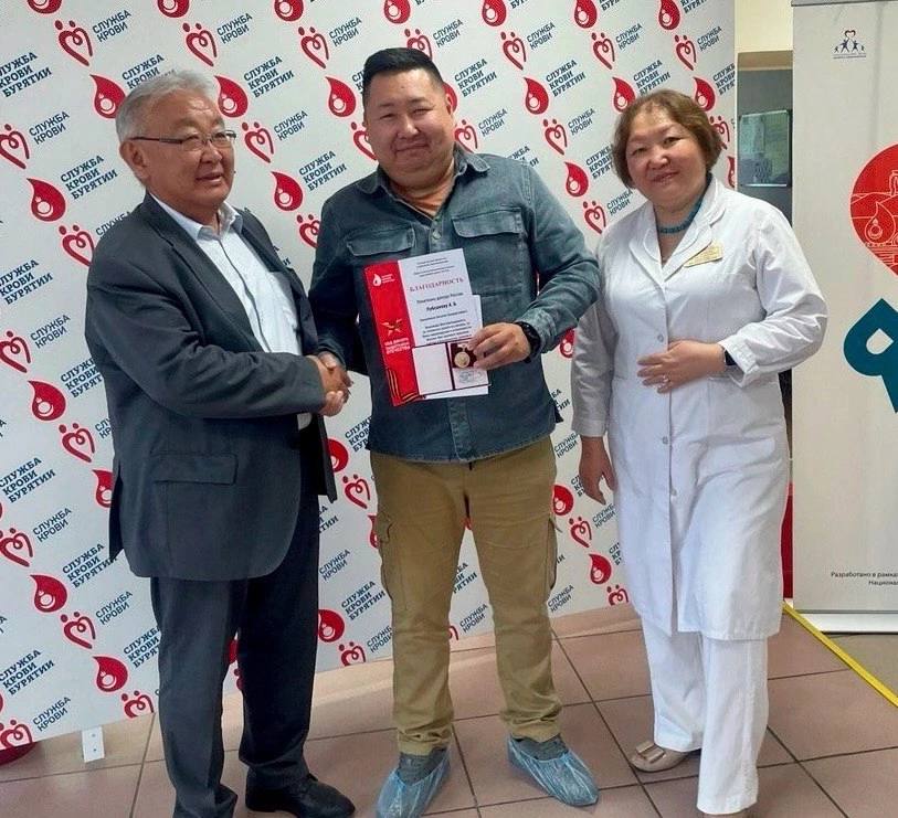 Фото Врач из Бурятии стал Почетным донором России. 