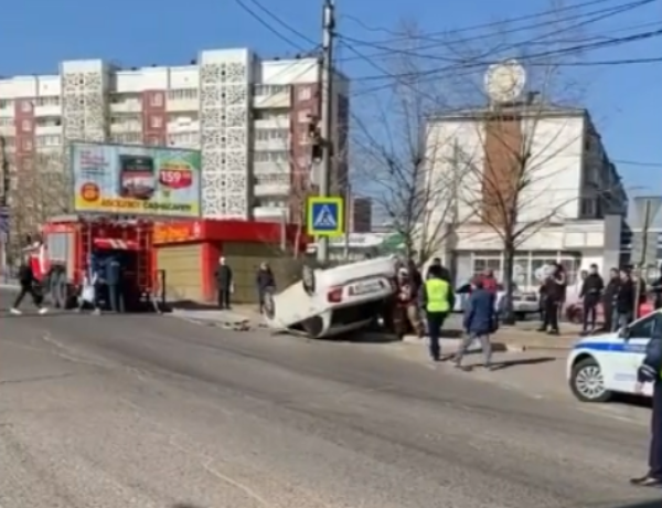 Фото В результате очередного ДТП на дороге Улан-Удэ перевернулась иномарка