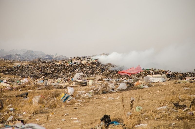 Фото Власти Читы ввели режим ЧС на мусорном полигоне из-за пожара