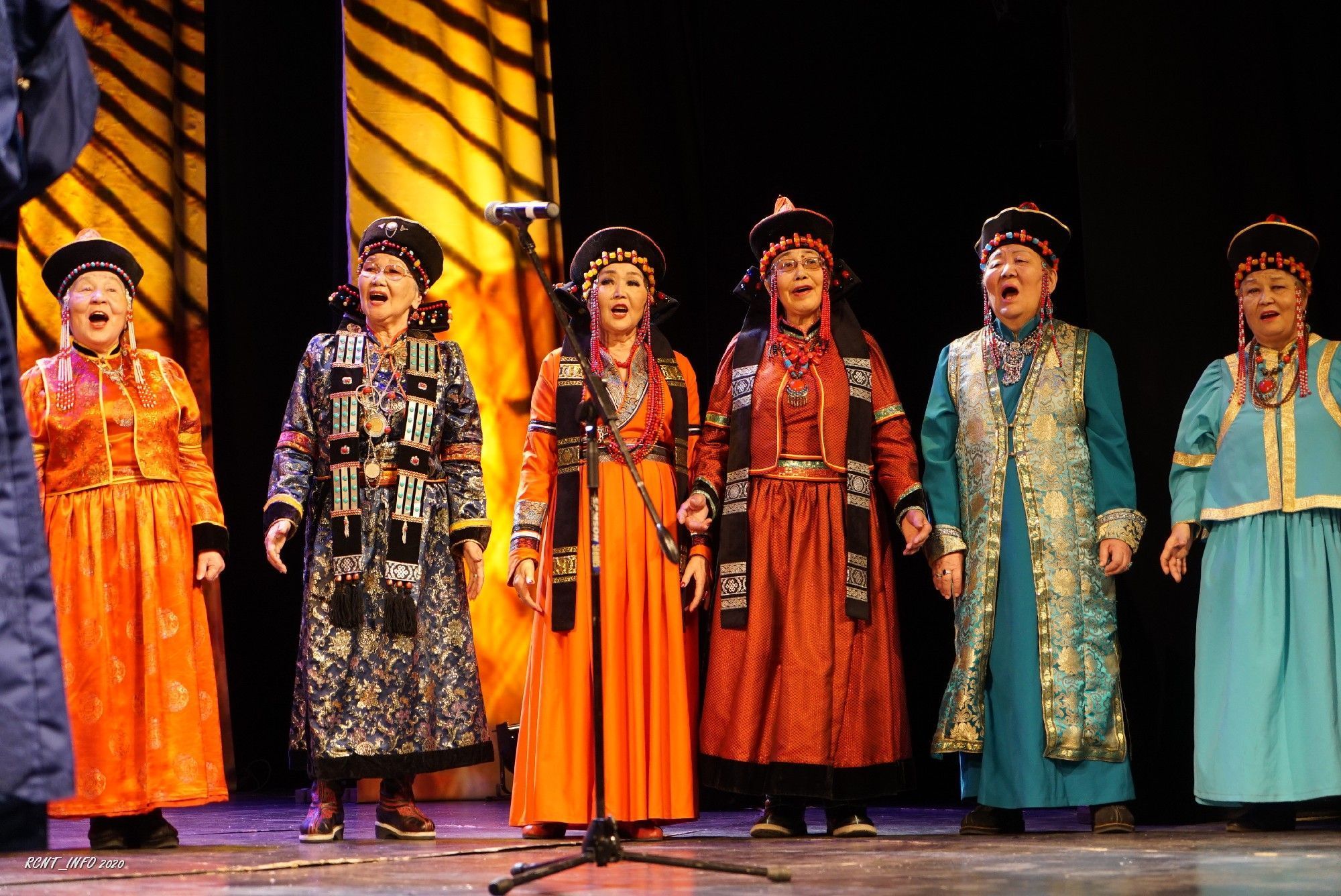 Фото В Улан-Удэ выступит народный фольклорный ансамбль «Уряал»