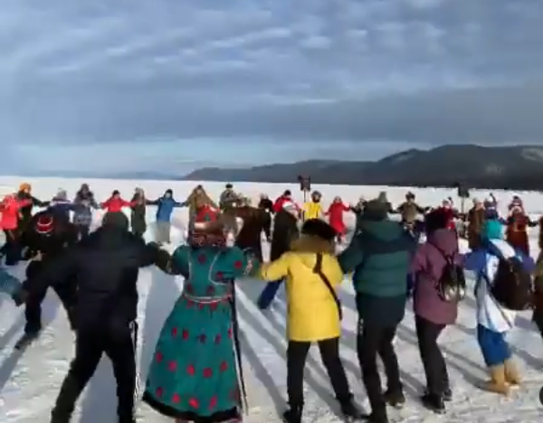 Фото Туристов чартерной программы Бурятии научили танцевать Ёхор (ВИДЕО)