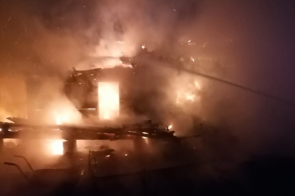 Фото В Бурятии пожар из-за окурка уничтожил целый дом