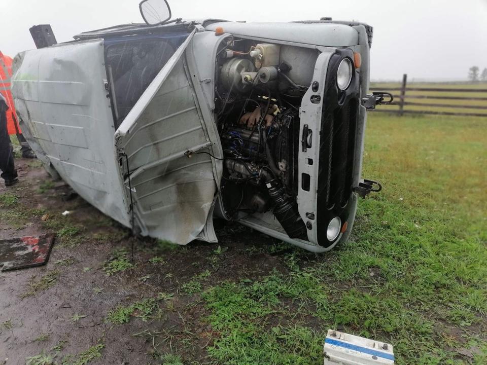 Фото В Бурятии водитель и пассажир пострадали в перевернувшемся «УАЗе»