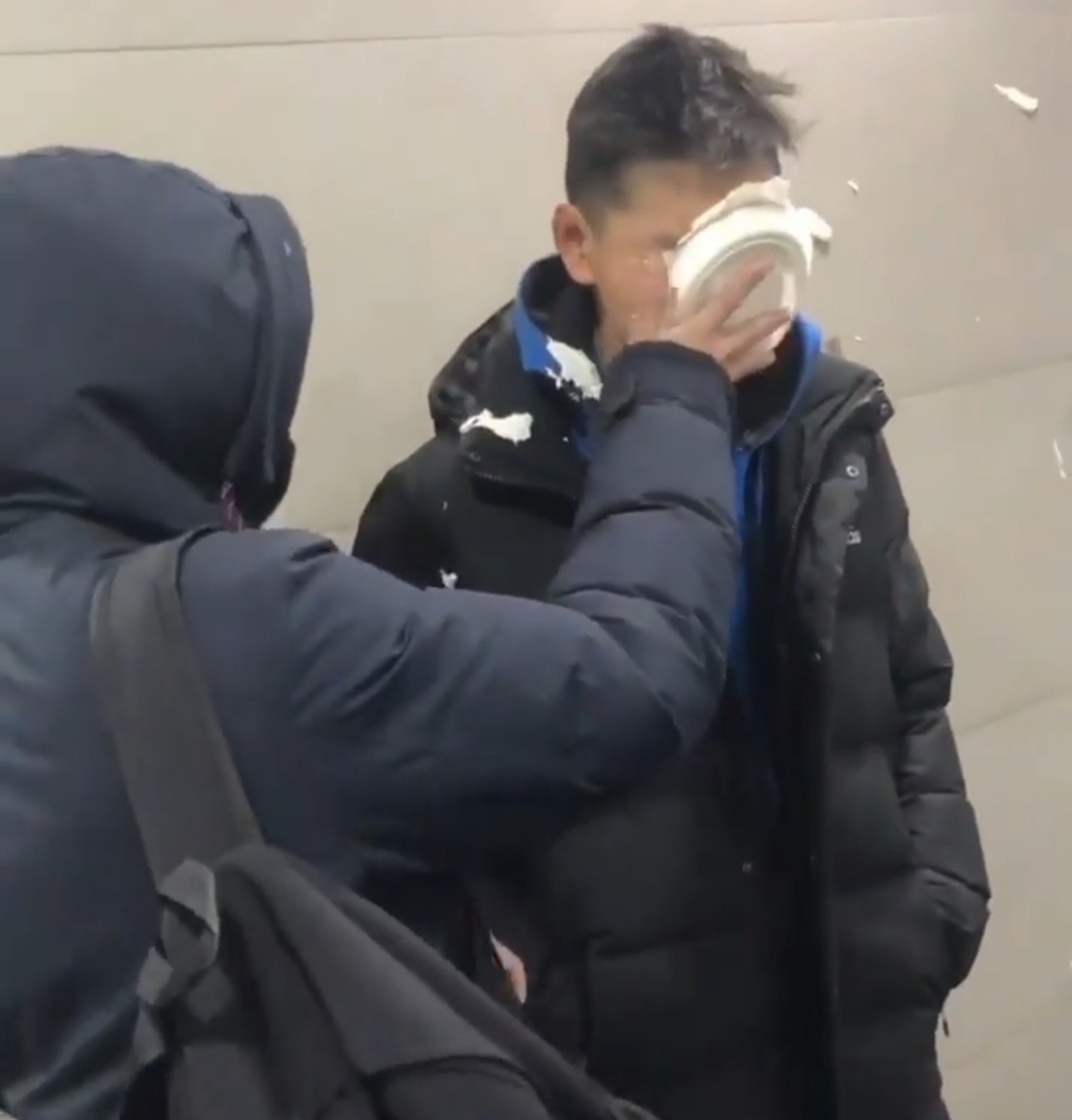 Фото Улан-удэнцы получили сливками в лицо