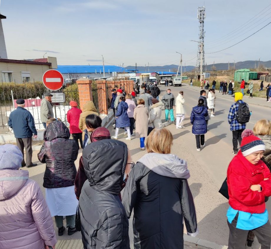 Фото В Улан-Удэ эвакуировали поликлинику из-за подозрительной коробки