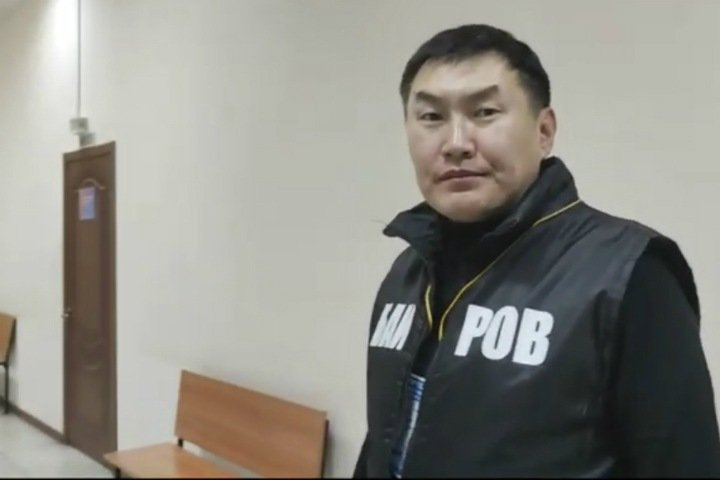 Фото Задержанный в Улан-Удэ Дмитрий Баиров находится в суде
