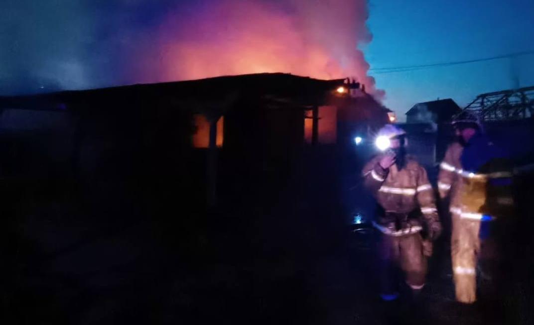Фото Житель Бурятии получил ожоги во время тушения пожара в доме