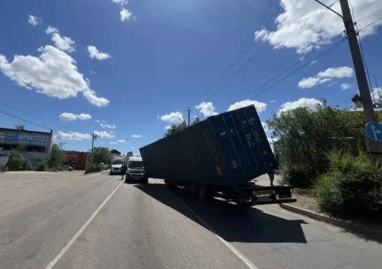Фото На пассажиров маршрутки в Улан Удэ упал контейнер