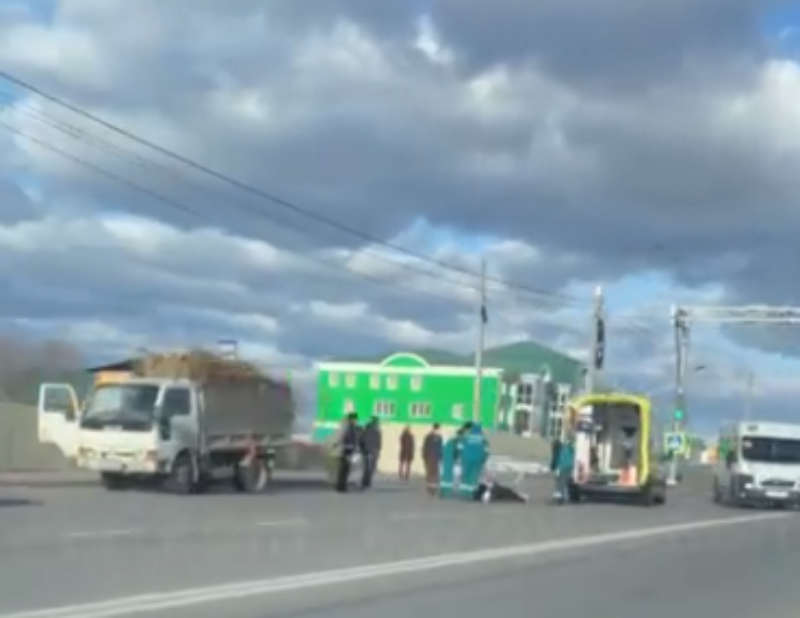Фото В сотых кварталах Улан-Удэ грузовик сбил человека