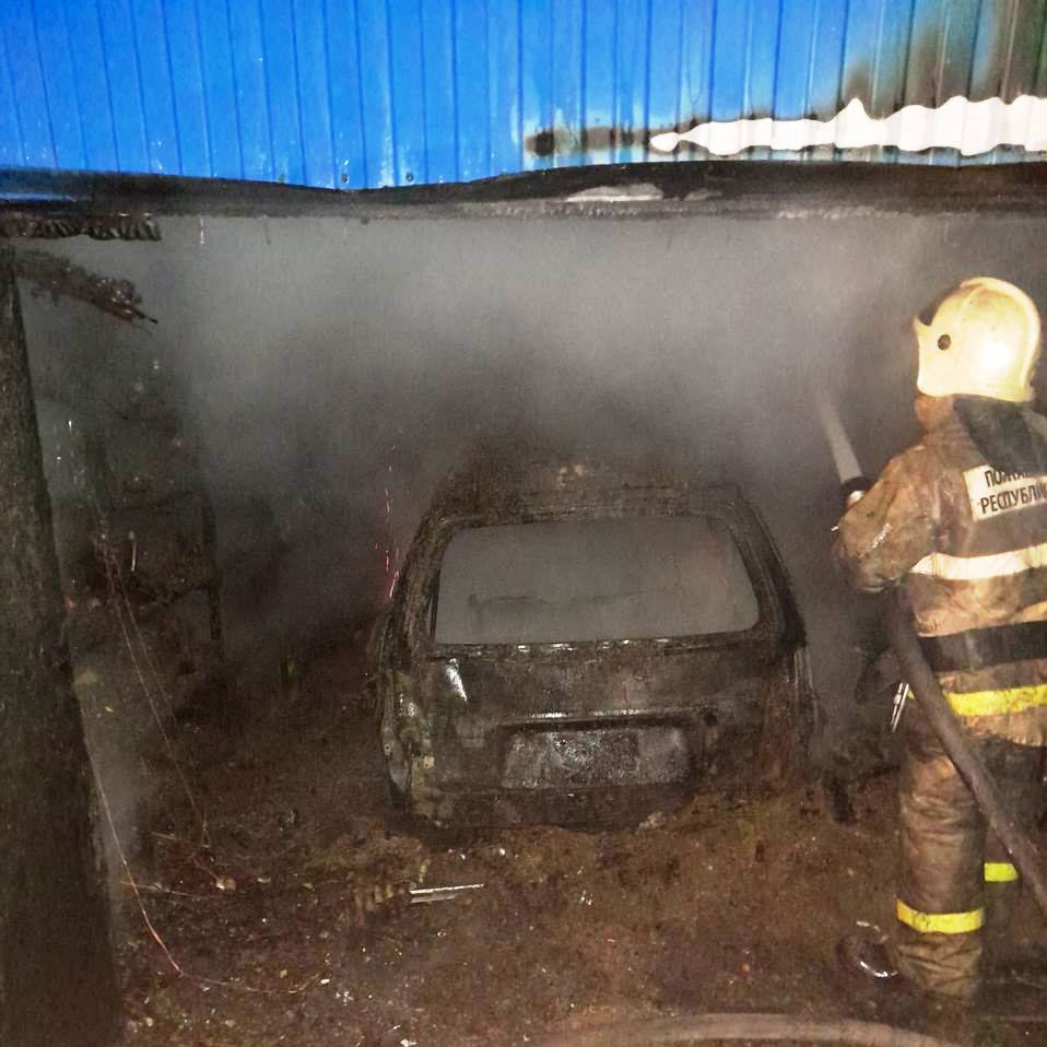 Фото В селе Бурятии в пожаре сгорел автомобиль
