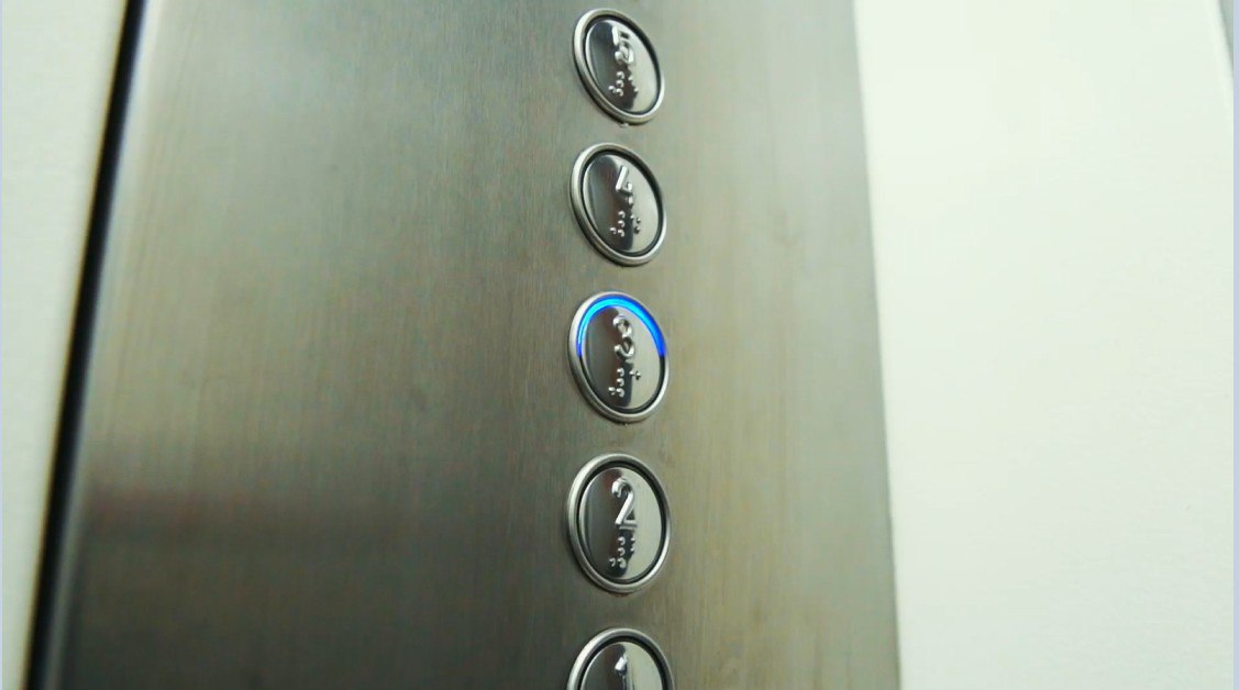 Фото В столице Бурятии в многоэтажках установят новые плавные лифты