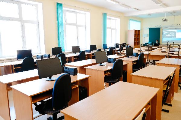 Фото Учителям из 340 школ Бурятии повысили зарплаты