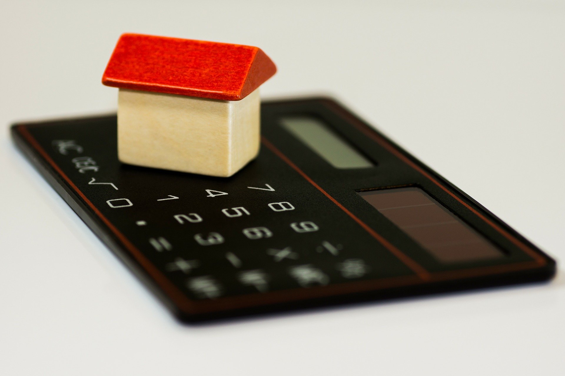 Фото ВТБ снижает ставки по ипотеке с господдержкой на первый год