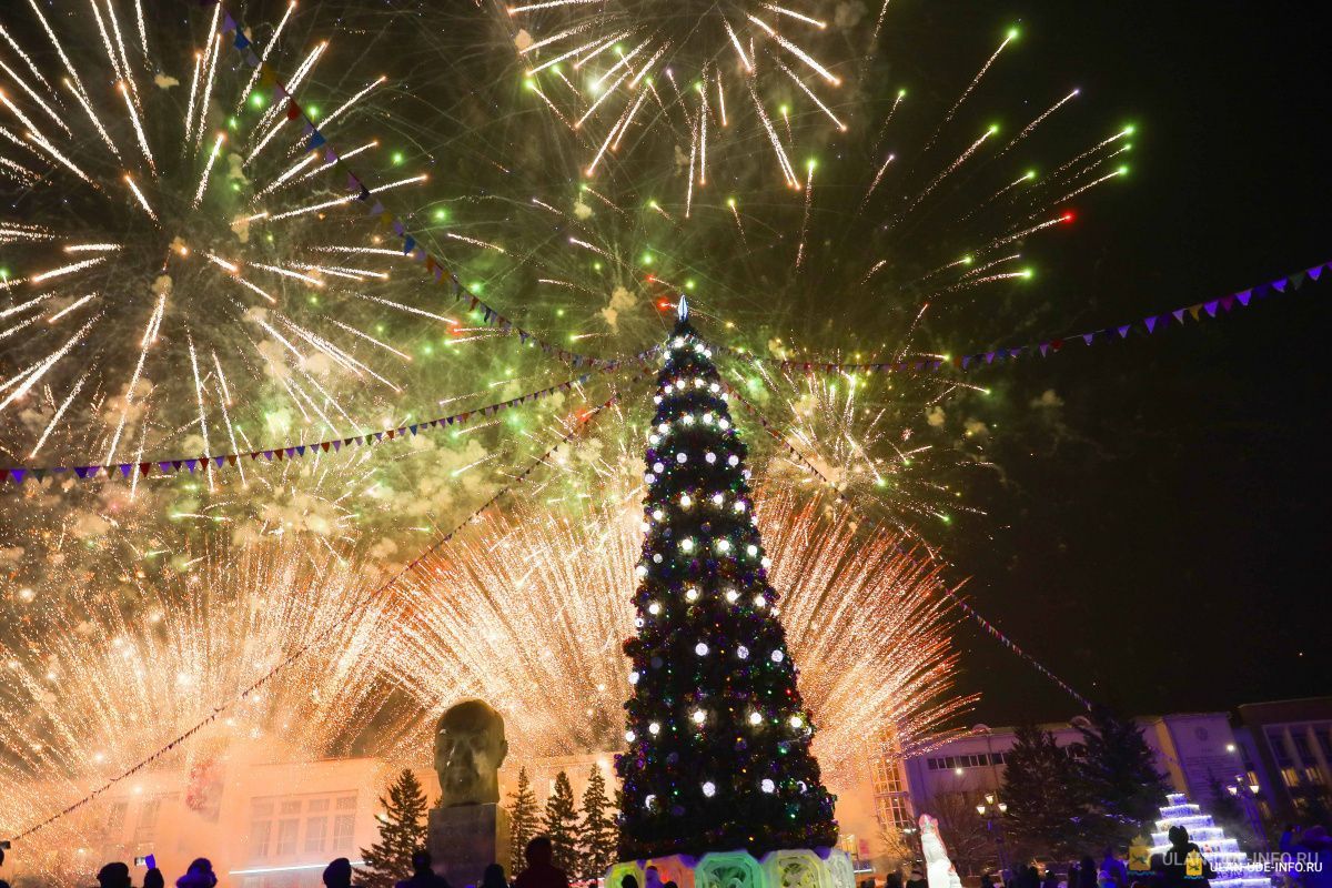 Фото Новогоднюю елку в Улан-Удэ откроют 29 декабря