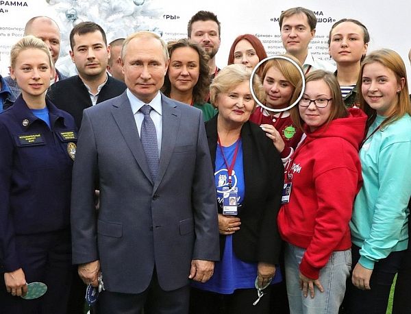 Фото Волонтёр из Бурятии разрыдалась рядом с Путиным в Сочи