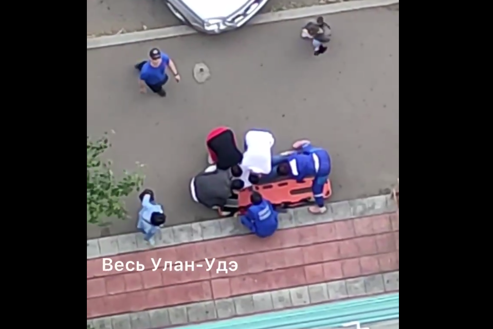 Фото В Улан-Удэ девушка выпала из окна (ВИДЕО 18+)