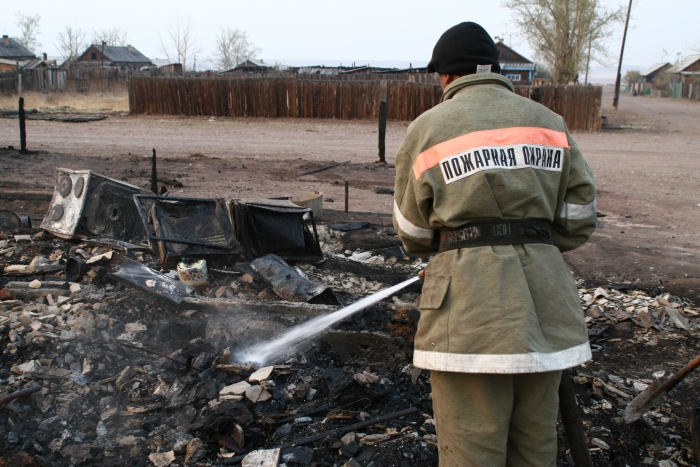 Фото В Бурятии ночью подожгли пять домов в одном селе