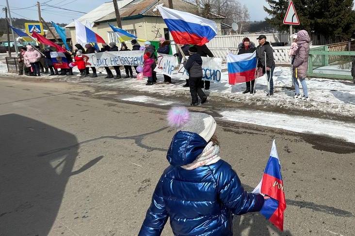 Фото «Своих не бросаем!»: в селе Бурятии провели акцию в защиту жителей ЛДНР