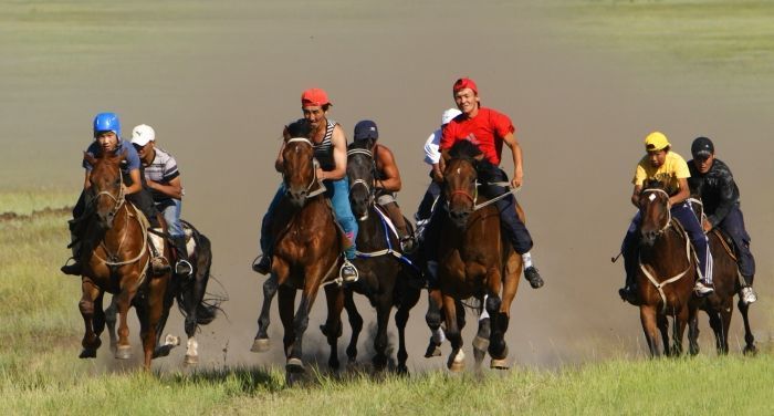 Фото В Бурятии табунщики посостязаются в конных скачках