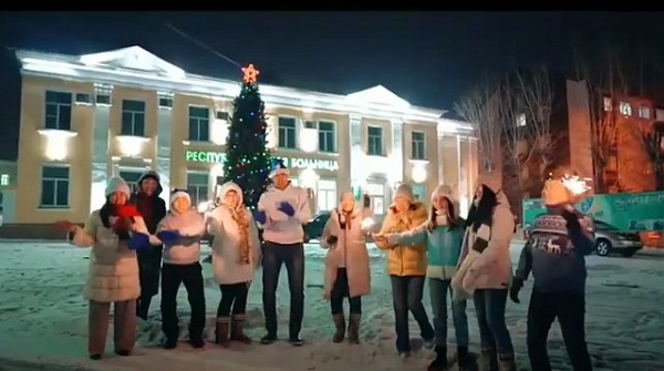 Фото Врачи РКБ им. Семашко порадовали жителей Бурятии новогодним клипом (ВИДЕО)